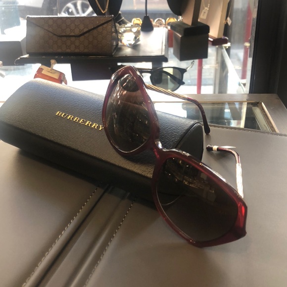 Burberry sunglasses main image 5